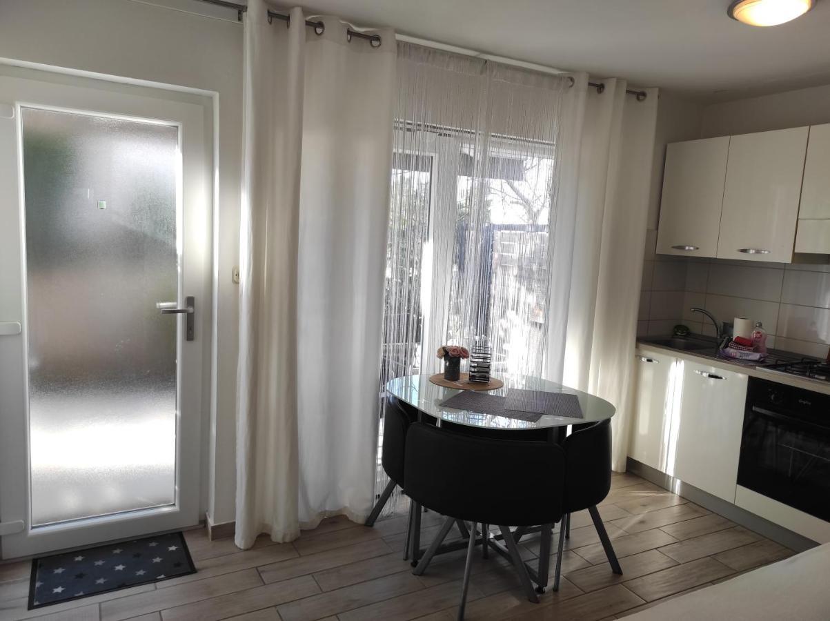 Apartments Emi & Nini Шибеник Екстер'єр фото